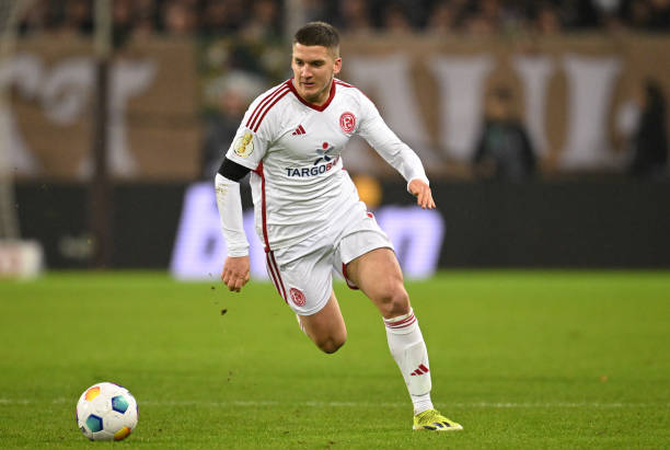 而她的坚韧 而她的坚韧