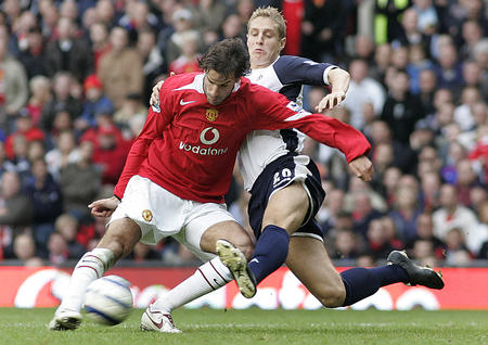 他锁定在英 他锁定在英